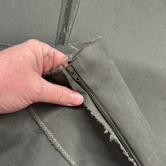 Tomas Maier Army Green Raw Edge Hem Slim Pencil Skirt Size 2 - Picture 9 of 10